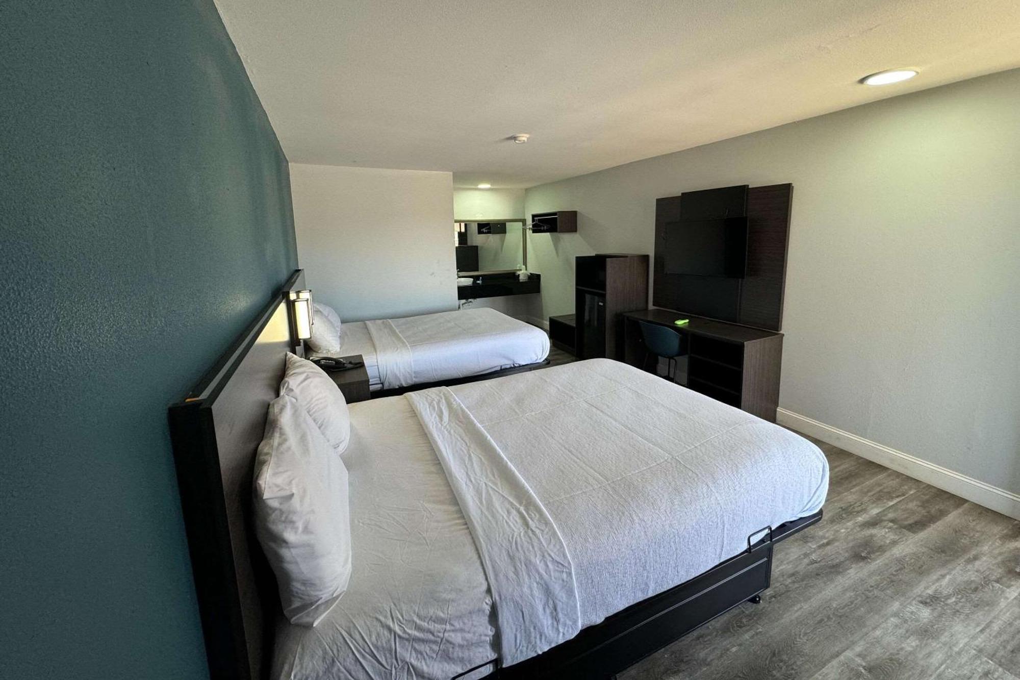 ווסט ממפיס Rodeway Inn מראה חיצוני תמונה