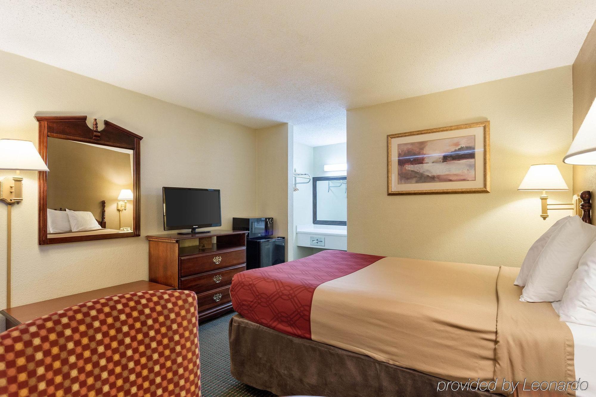 ווסט ממפיס Rodeway Inn מראה חיצוני תמונה