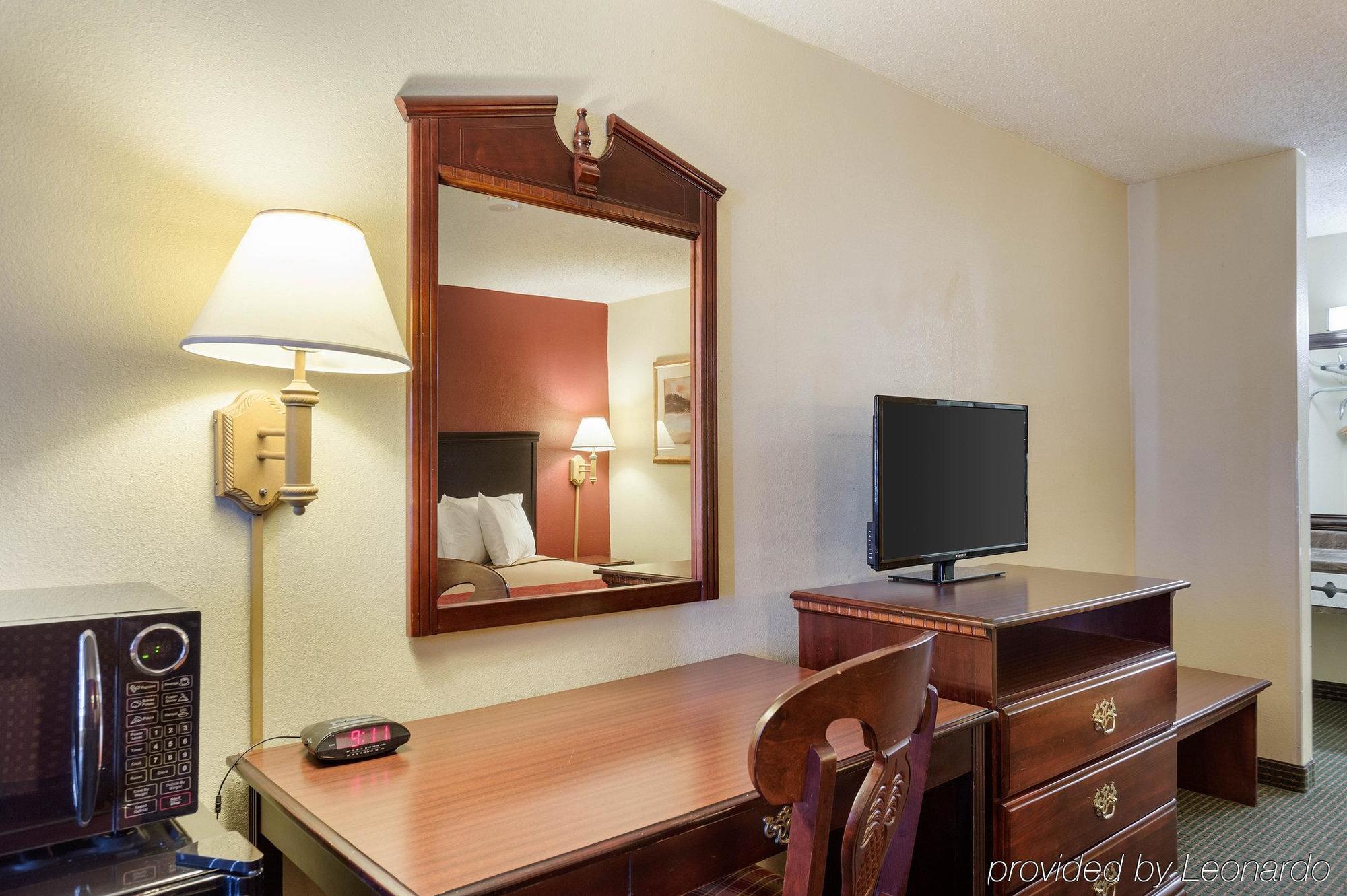 ווסט ממפיס Rodeway Inn מראה חיצוני תמונה