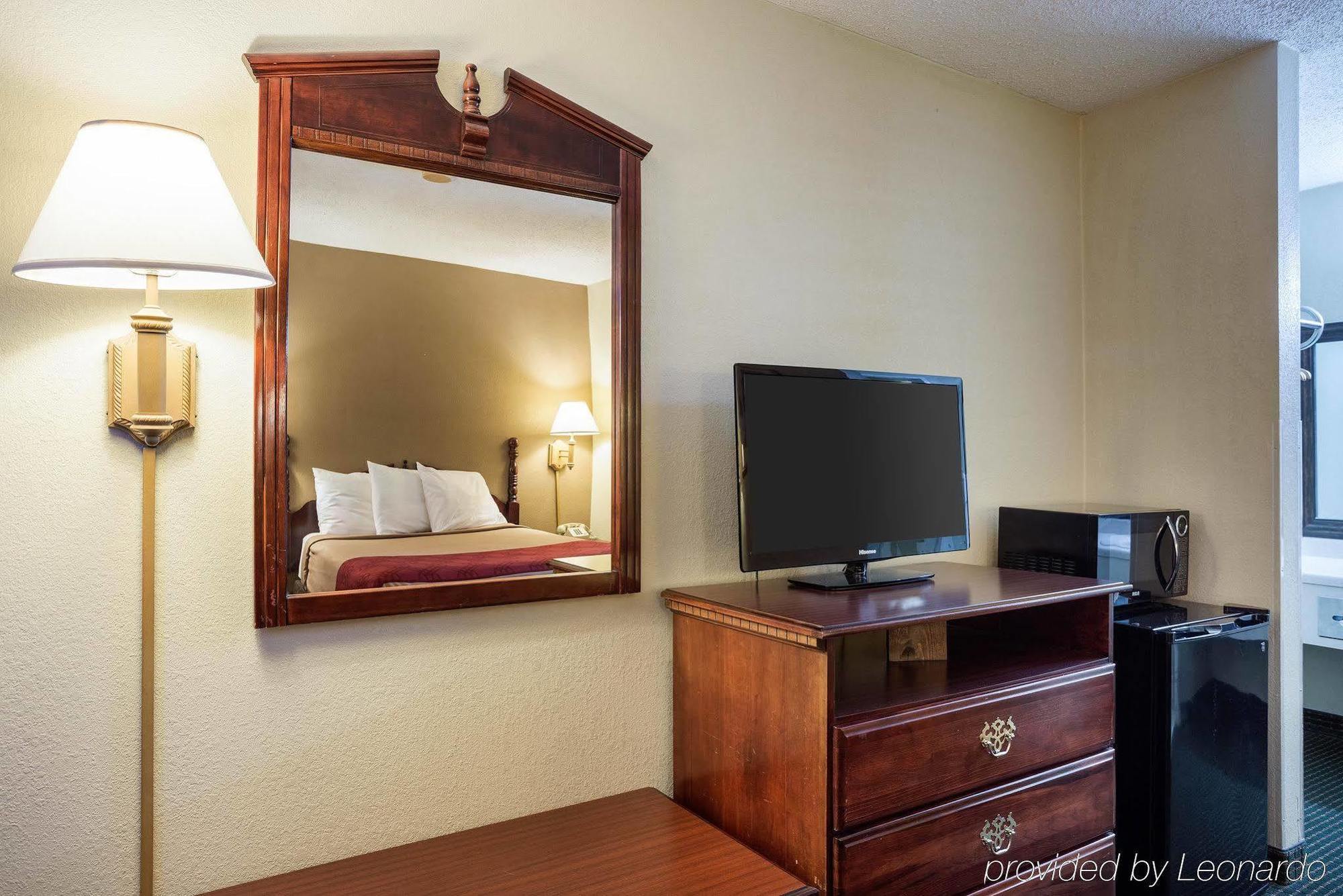 ווסט ממפיס Rodeway Inn מראה חיצוני תמונה
