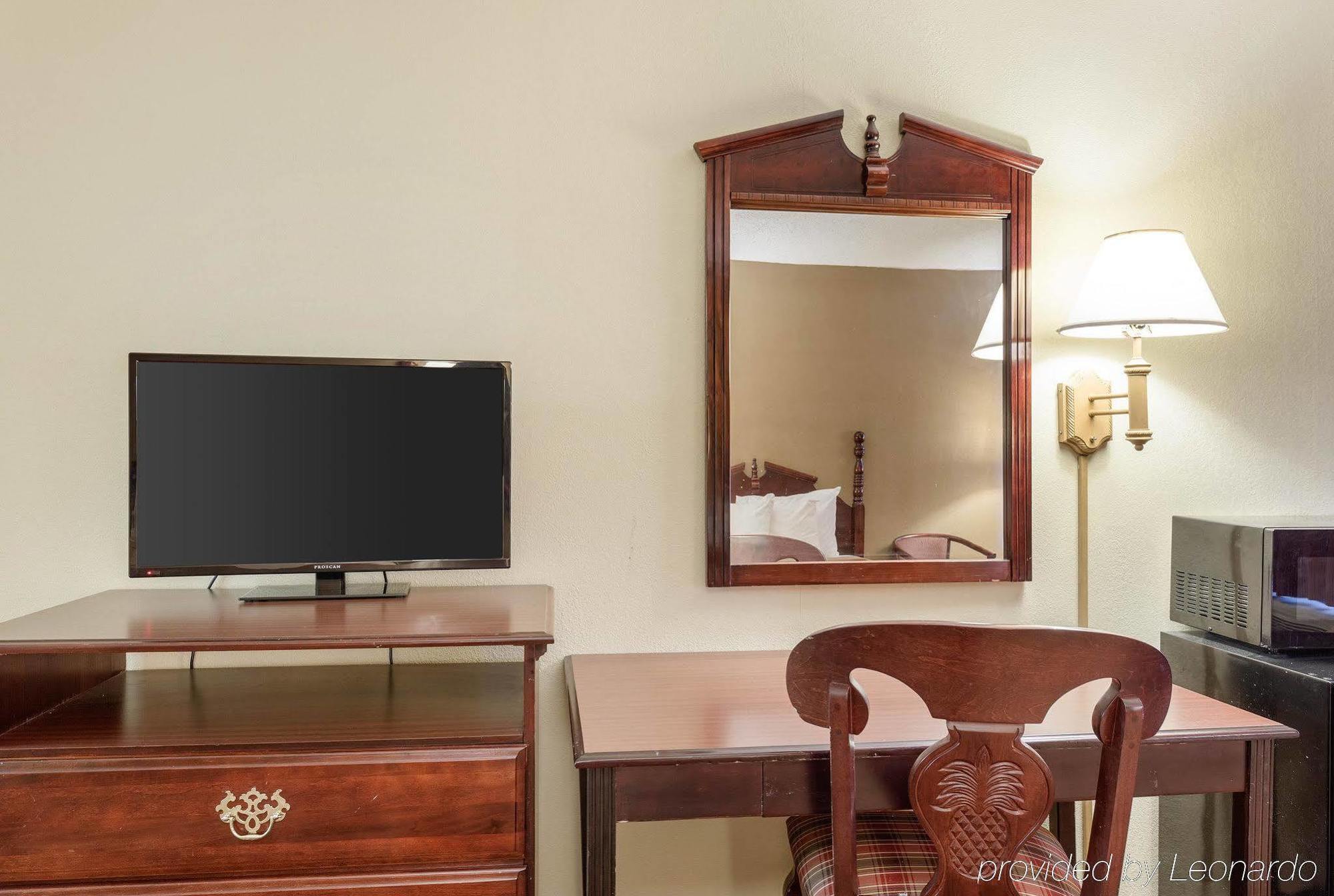 ווסט ממפיס Rodeway Inn מראה חיצוני תמונה