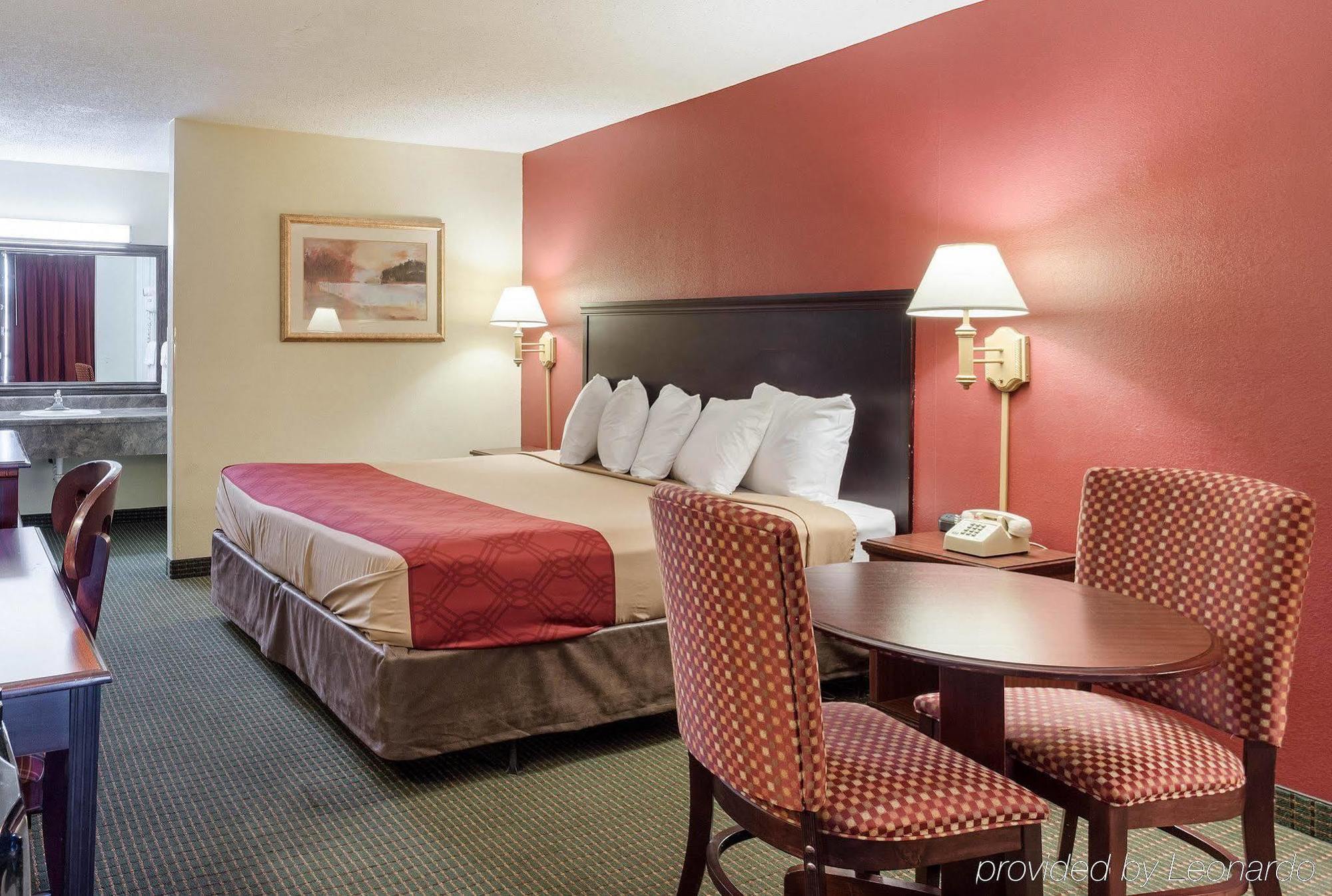 ווסט ממפיס Rodeway Inn מראה חיצוני תמונה